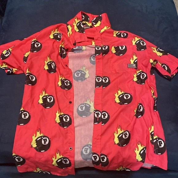Large Button up - Picture 2 of 4